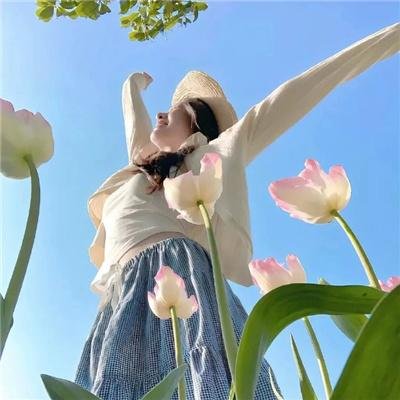 推土机上的少女